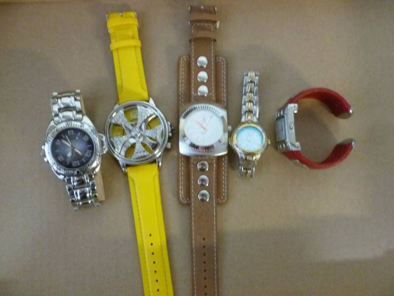 lot 138 image: Watches