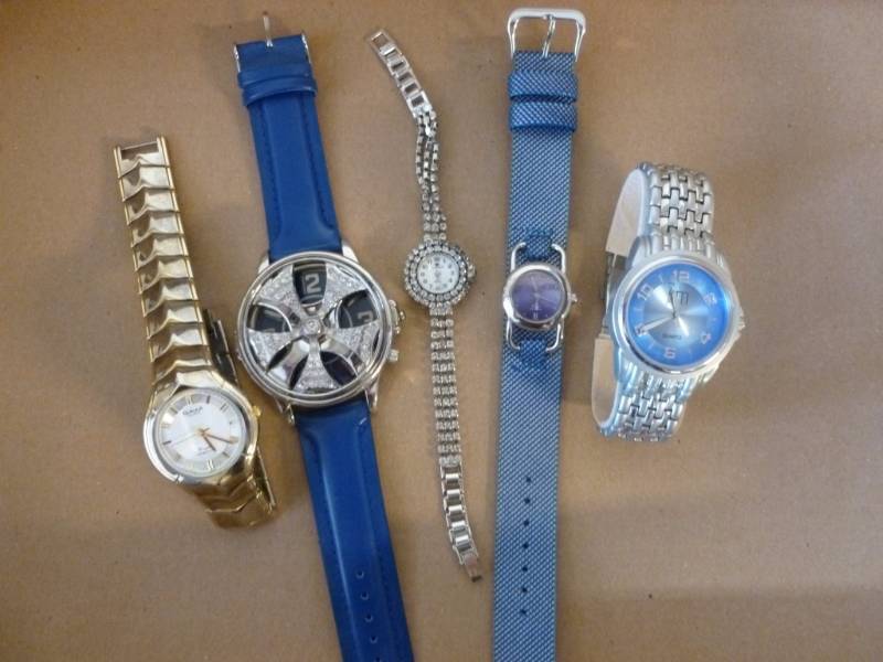 lot 139 image: Watches