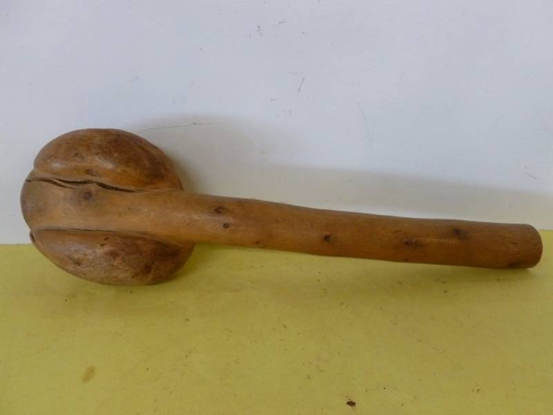 lot 191 image: Vintage Wooden Club