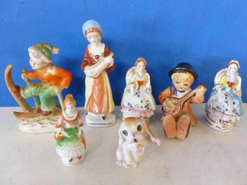 lot 205 image: Vintage Porcelain Figurines