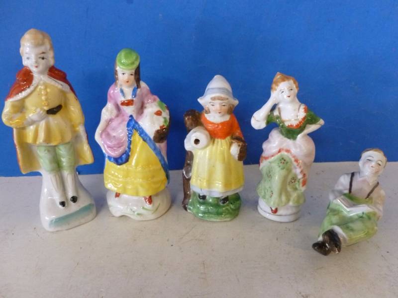 lot 207 image: Vintage Porcelain Figurines