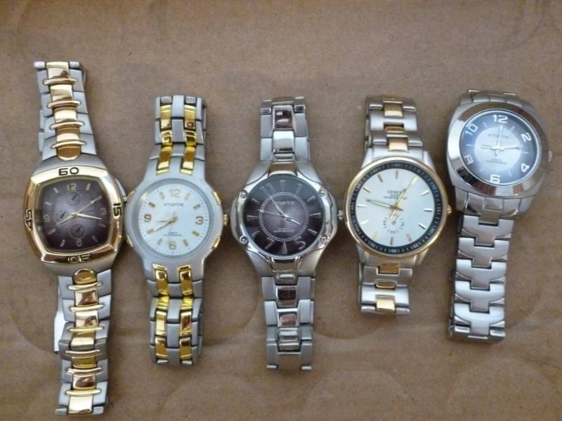 lot 212 image: Mens Watches