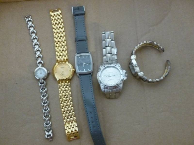 lot 213 image: Watches