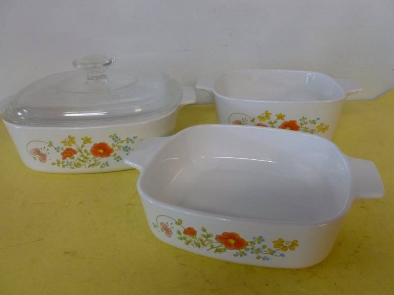 lot 221 image: Corning Ware