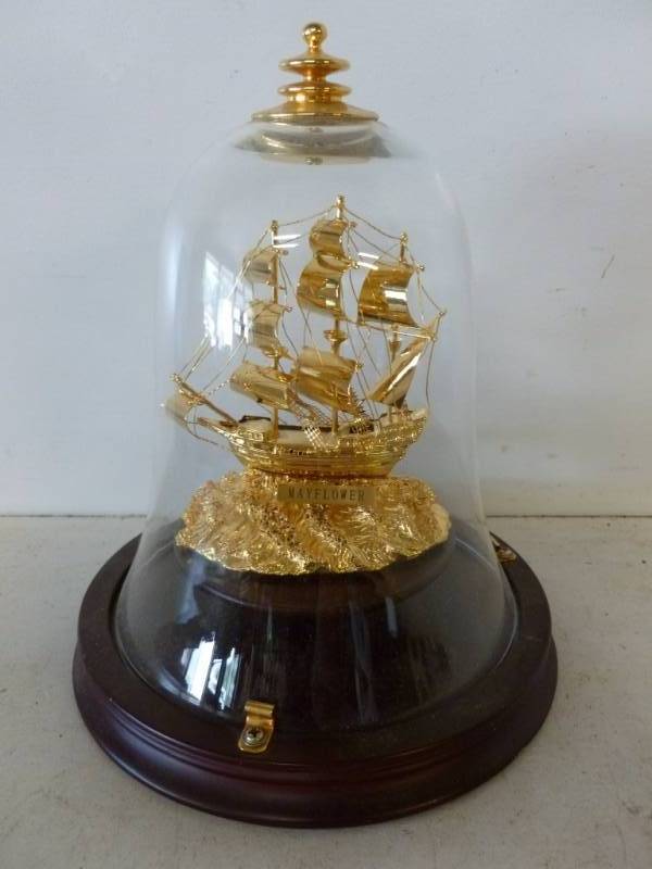lot 252 image: Decorative