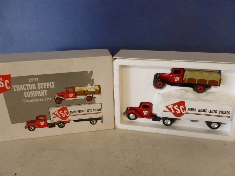 lot 257 image: Die Cast Metal Truck