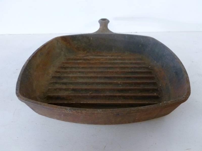 lot 270 image: Cast Iron Pan