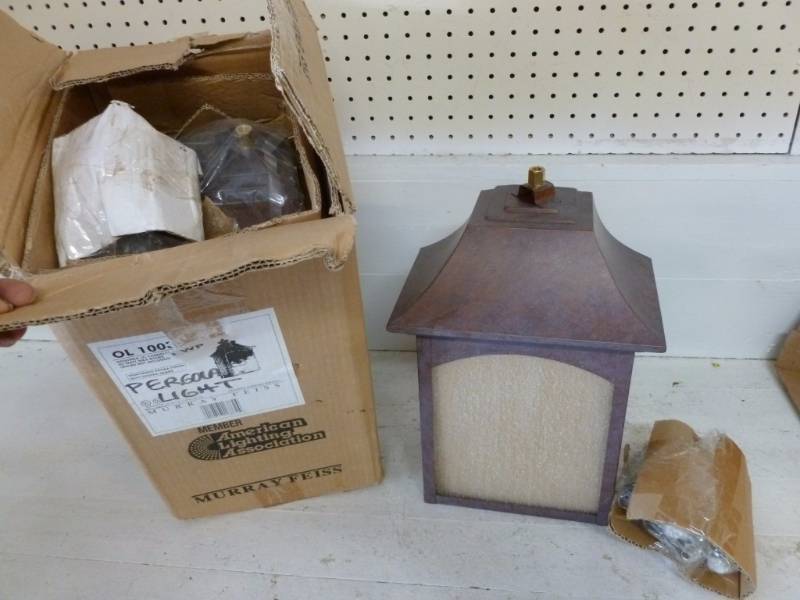 lot 285 image: Outdoor Lights