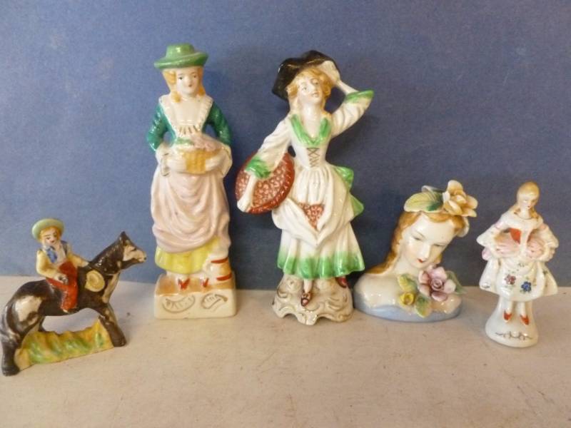 lot 289 image: Vintage Porcelain Figurines