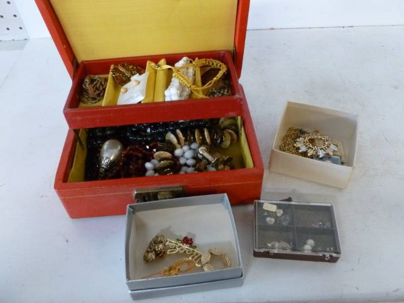 lot 296 image: Jewelry