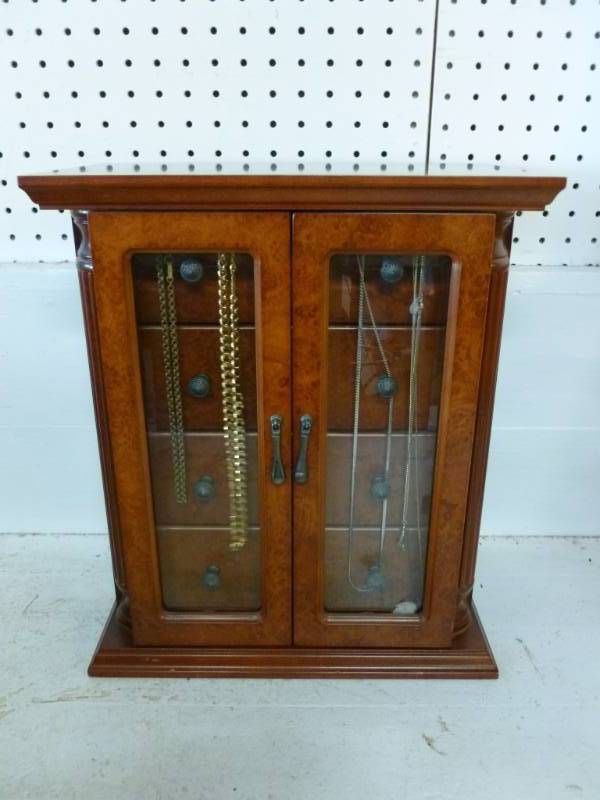 lot 297 image: Jewelry Box