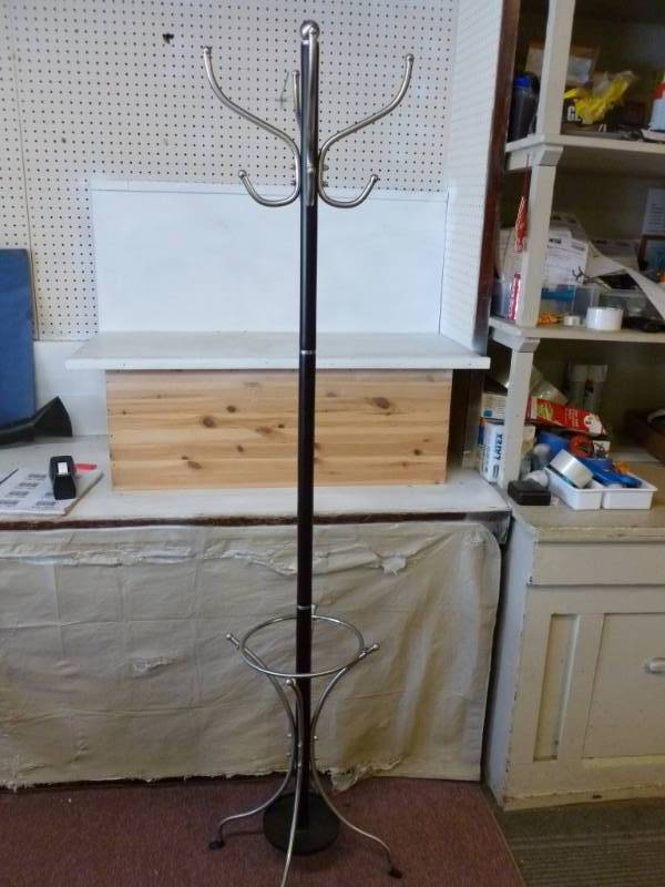 lot 308 image: Hall Tree