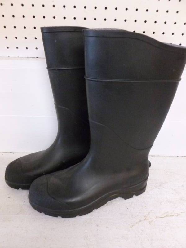 lot 313 image: New Chore Boots