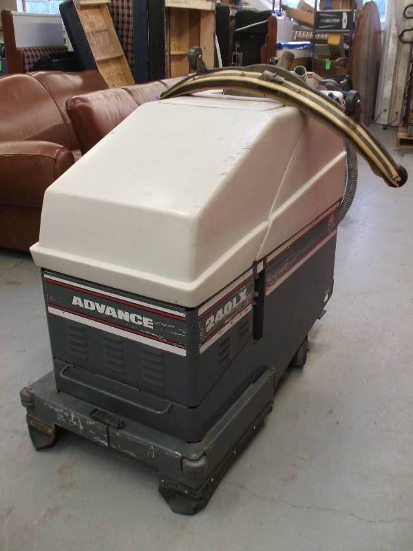 FLOOR SCRUBBER