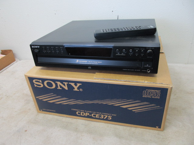 lot 28 image: Working SONY CD PlayerChanger wBox & Remote