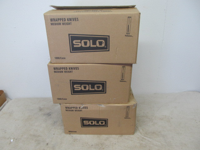 lot 32 image: 3000 Individually Wrapped Plastic Knives