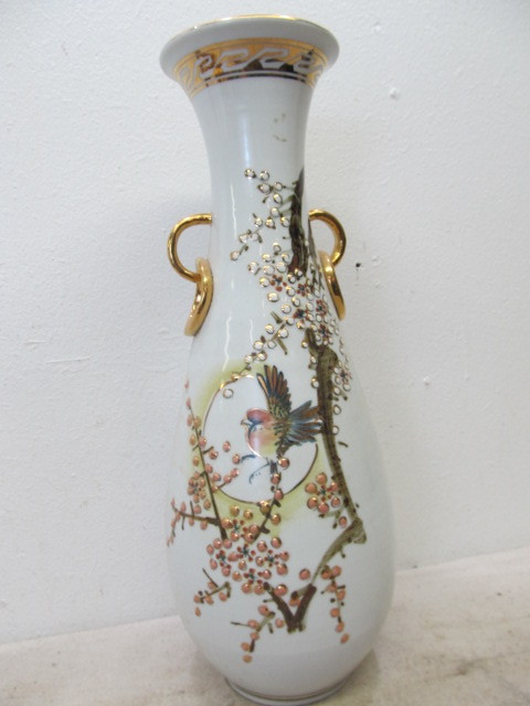 lot 40 image: Large Vintage Oriental Handled Vase