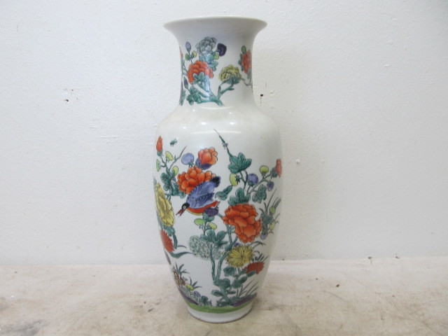 lot 41 image: Large Vintage Oriental Vase