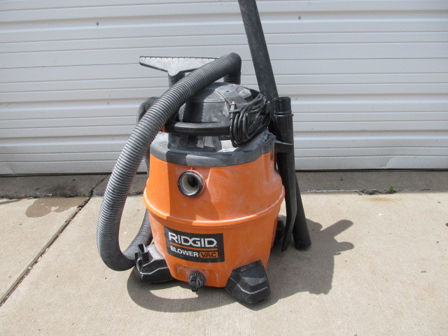 lot 71 image: RIDGID 16 Gallon Blower Vac
