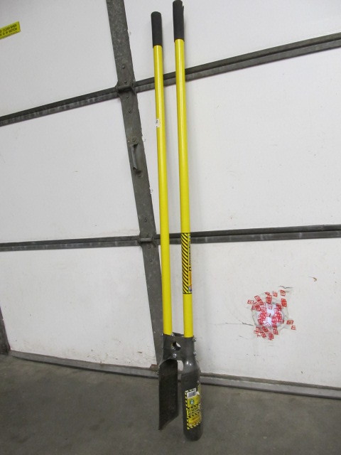 lot 73 image: Plymouth Garden Contractor Grade Post Hole Digger