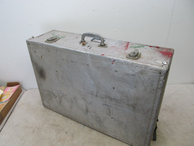 lot 83 image: Large Vintage Metal Suitcase