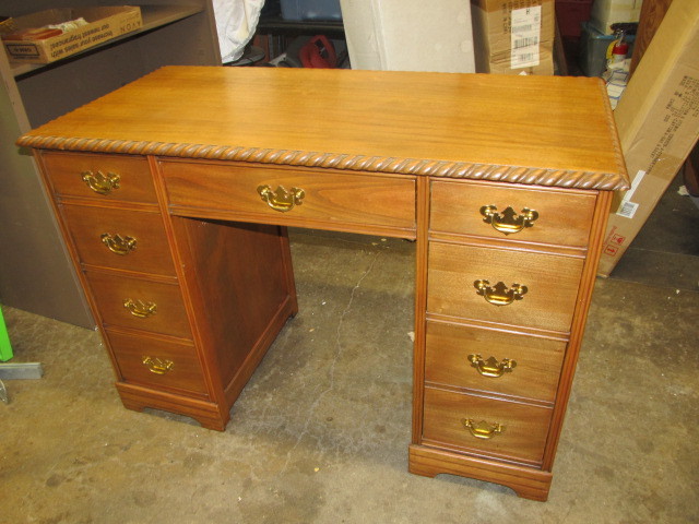lot 93 image: Nice Vintage Wooden Dovetailed Desk