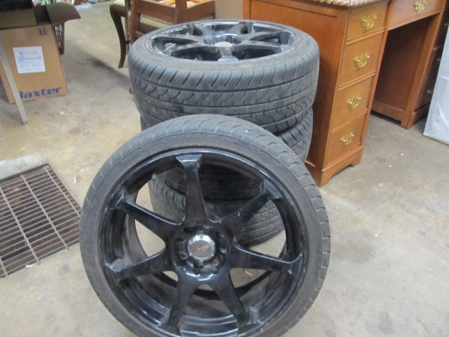 lot 99 image: Set of 4 GOOD 17 DRAG Tires