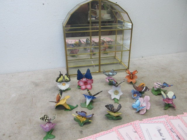 lot 7 image: FRANKLIN MINT Butterflies of The World Set wDisplay Case