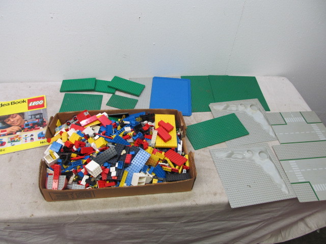lot 16 image: Lot of Assorted LEGOS - Over 10lbs
