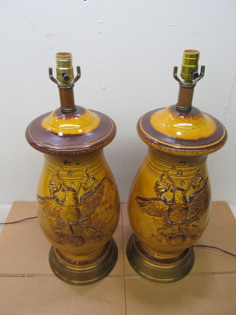lot 117 image: Matching Pair of Vintage Patriotic American Eagle Table Lamps