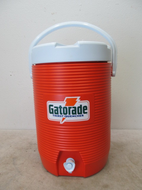 lot 124 image: LIKE NEW 3 Gallon Gatorade Sports Cooler