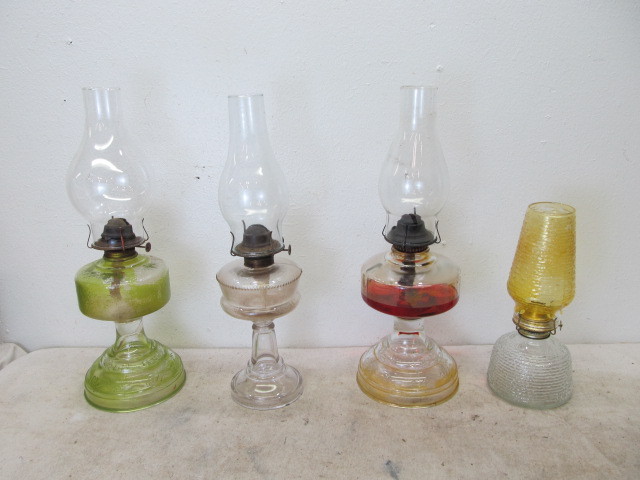 lot 126 image: 4 Vintage Glass Oil Lamps