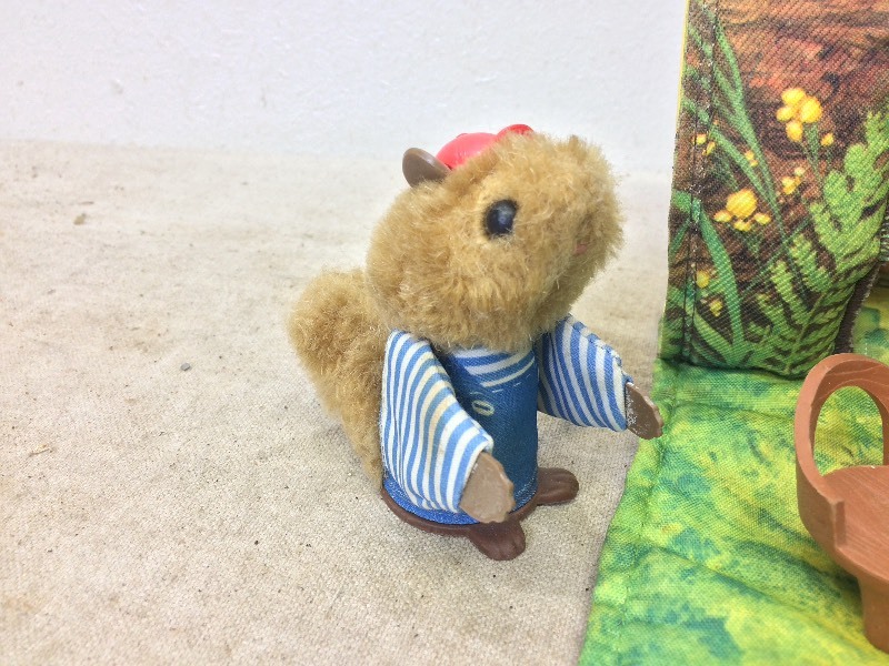 lot 119 image: Vintage 1979 Woodsey Squirrel Family Set