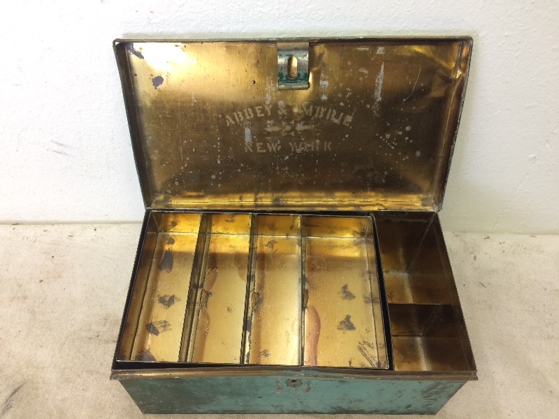 lot 118 image: Rare Early 1900s ABBEY & IMBRIE Tin Tackle Box