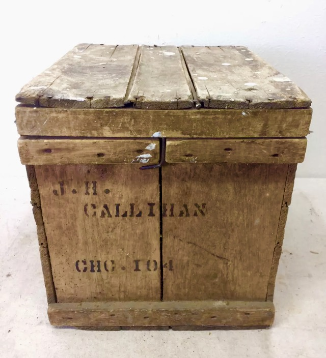 lot 114 image: Antique Wooden Egg Crate wLid