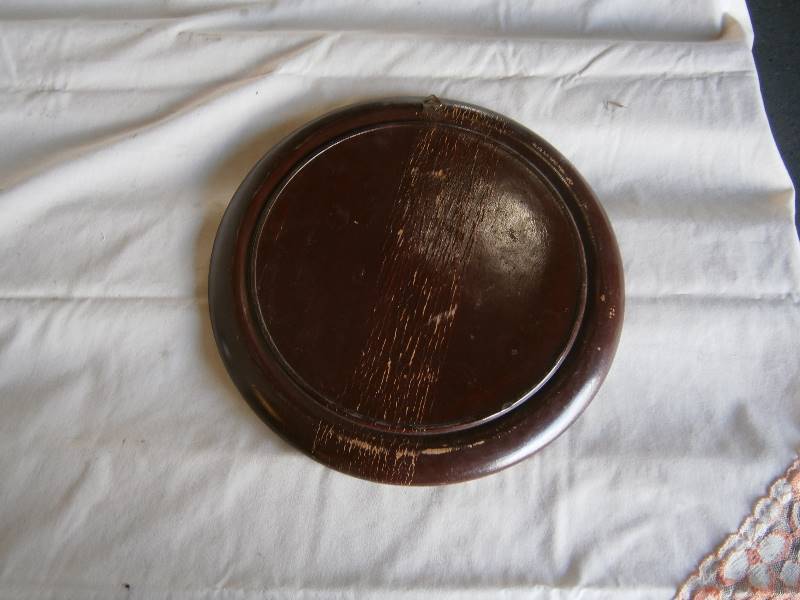 lot 172 image: Vintage Mother Of Pearl Inlay Wooden Belly dancer Motif Plate