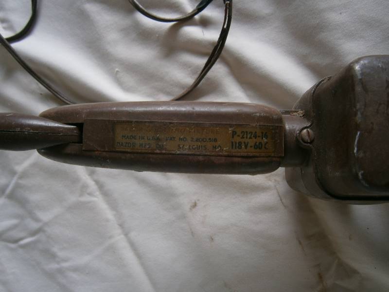 lot 152 image: Vintage Mid Century Industrial Dazor Floating Arm Lamp