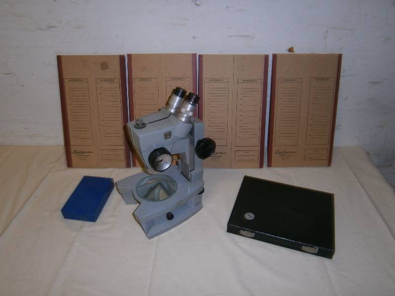 lot 180 image: American Optical Disecting Microscope