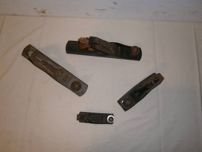 lot 183 image: Lot of 4 Vintage Antique Wood Planes