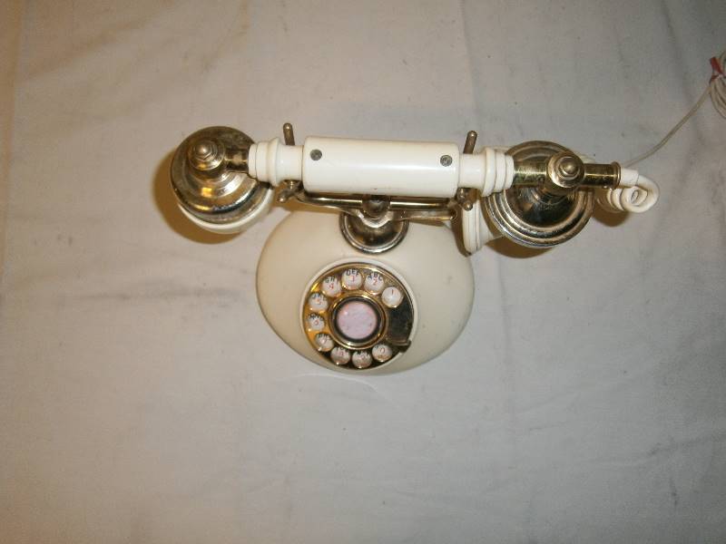 lot 194 image: Vintage Reproduction Dial Phone