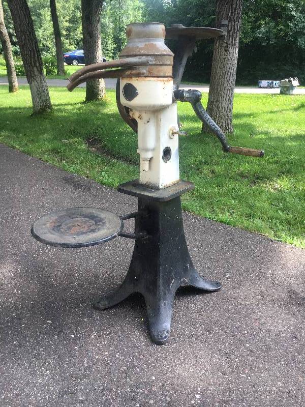 lot 1 image: Vintage Cream Separator