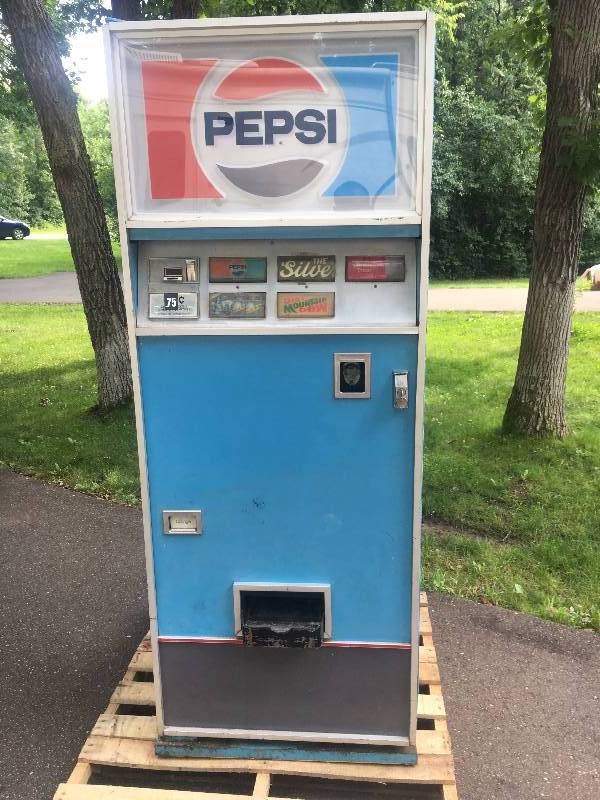 lot 2 image: Vintage Pepsi Vending Machine
