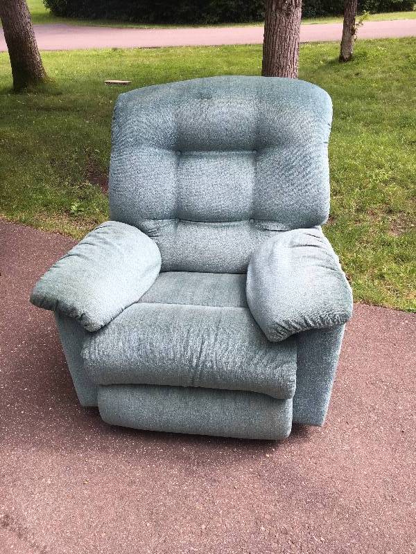 lot 12 image: Lazy Boy - Massage Chair