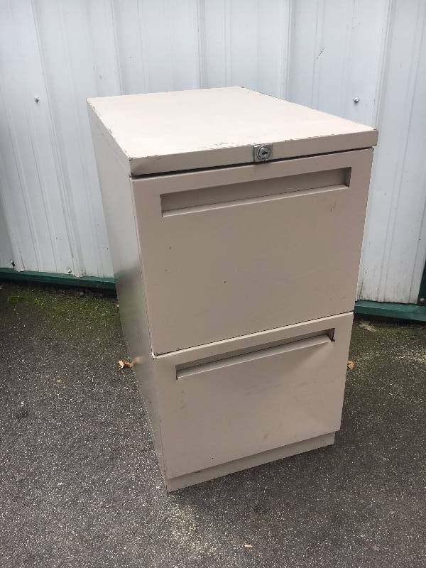lot 15 image: 2 Drawer File Cabinet