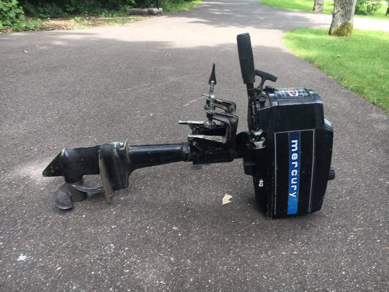 lot 18 image: Mercury 4HP Boat Motor