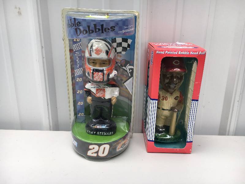 lot 26 image: Pair of Bobble Head Dolls