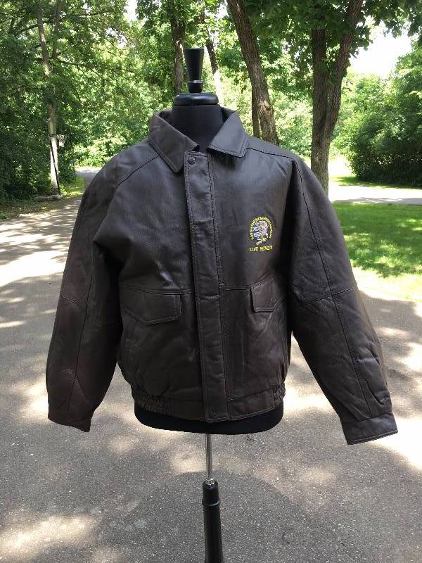 lot 36 image: North American Hunting Club Jacket Size L