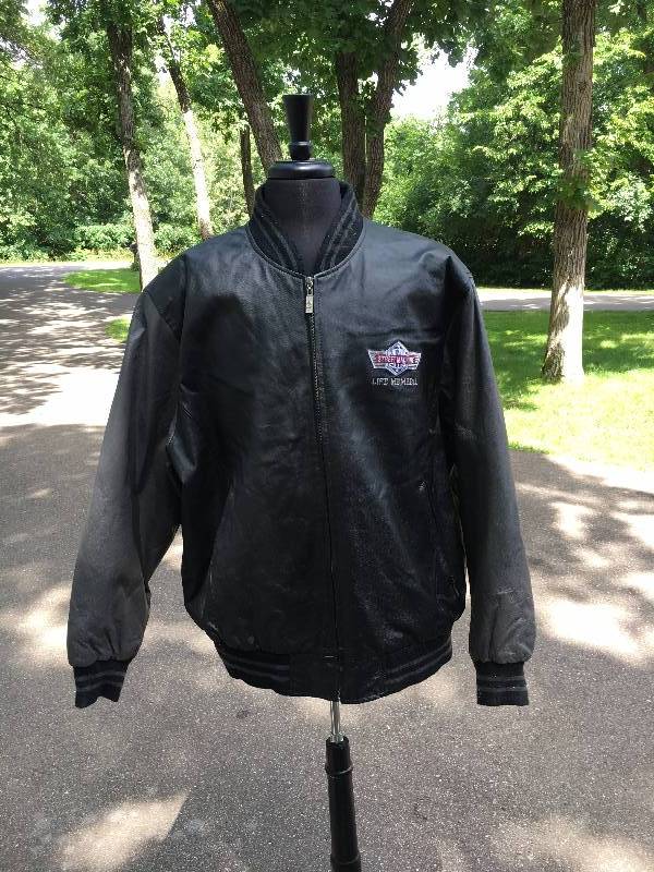 lot 38 image: Street Club Member Jacket Size XXL