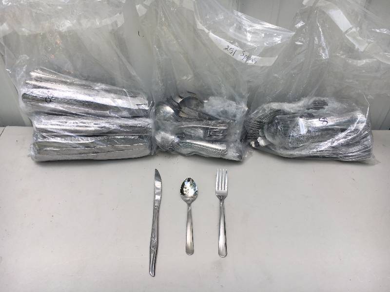 lot 41 image: Selverware - States 250 Sets