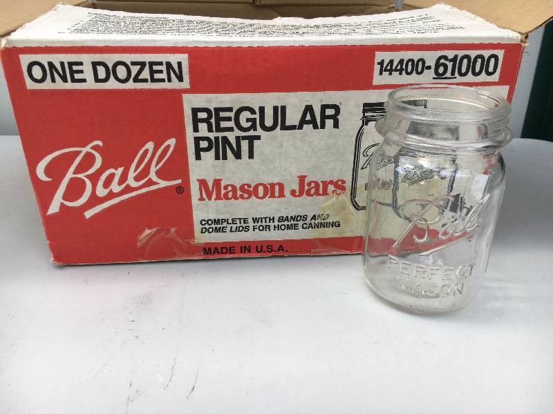 lot 43 image: 12 - Mason Jars